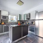 Lena Court - Spacious 3bdr, Views