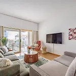 Apartman Lena Court - Spacious 3bdr, Views *