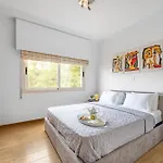 Lena Court - Spacious 3bdr, Views Apartman *