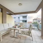Lena Court - Spacious 3bdr, Views Apartman *