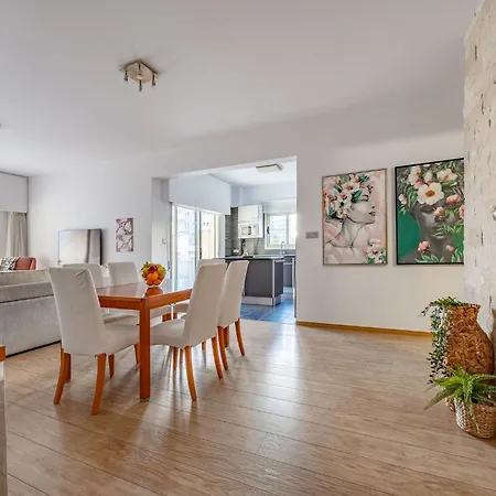Apartman Lena Court - Spacious 3bdr, Views