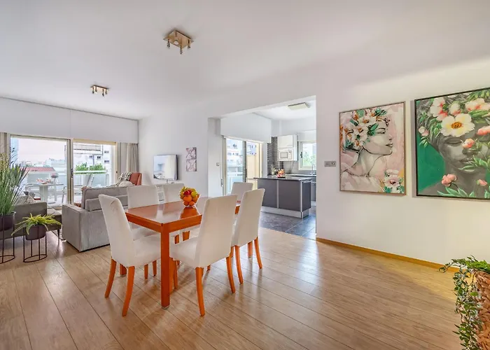 Lägenhet Lena Court - Spacious 3bdr, Views *